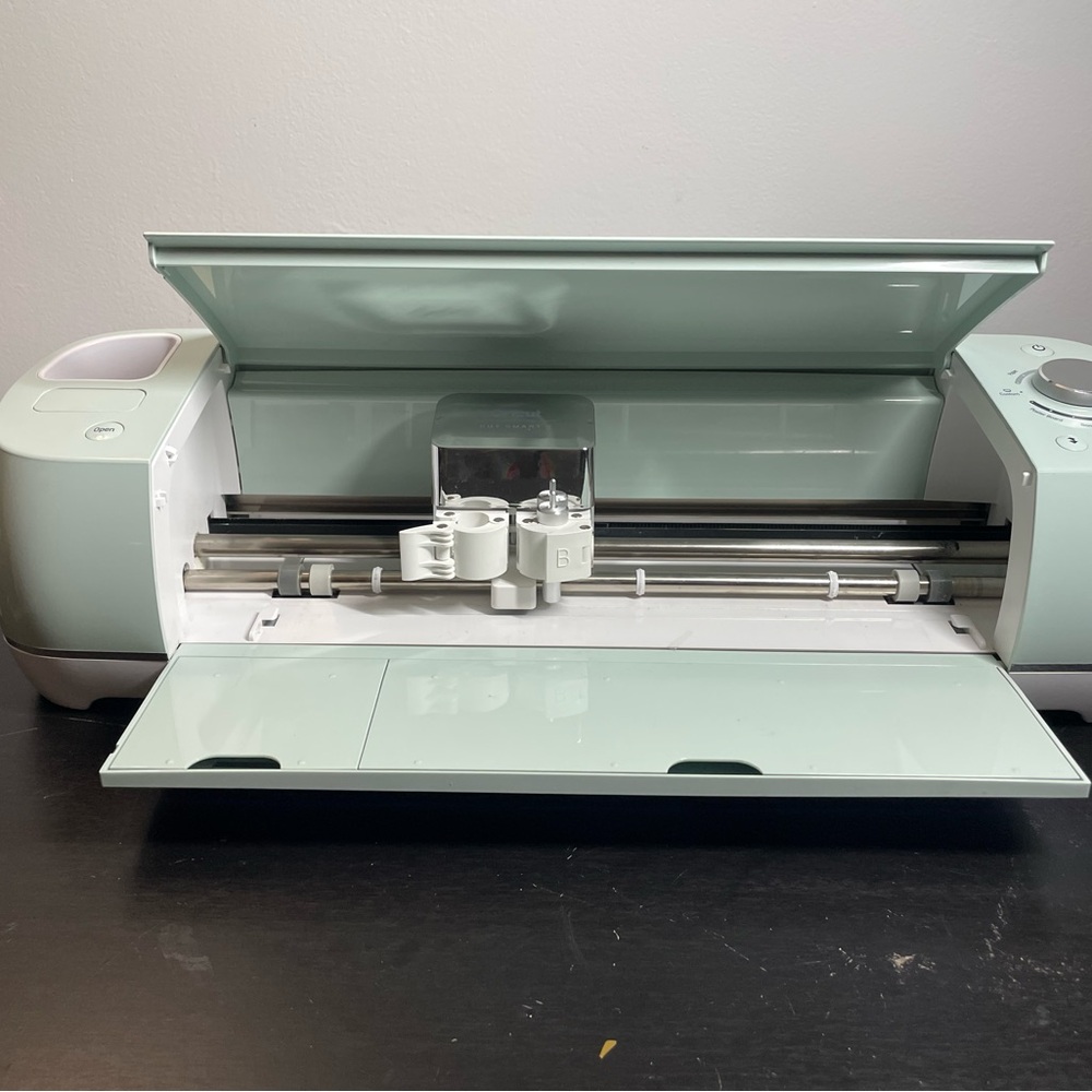 Cricut Explore Air 2 in Light Green (No Cord) - Picture 4 of 7